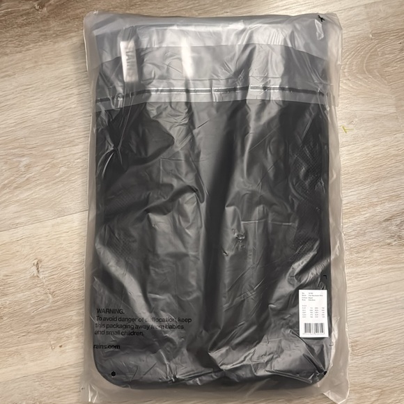 Rains Trail Backpack Mini - Picture 7 of 8